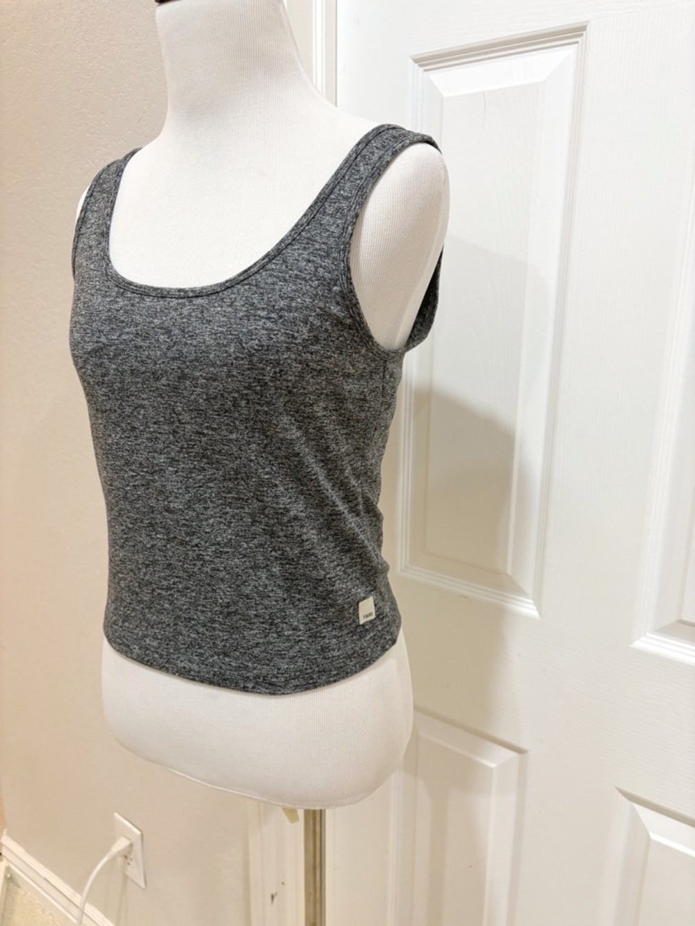 Vuori Halo Essential Dreamknit Women's Tank Top Medium - Picture 2 of 5